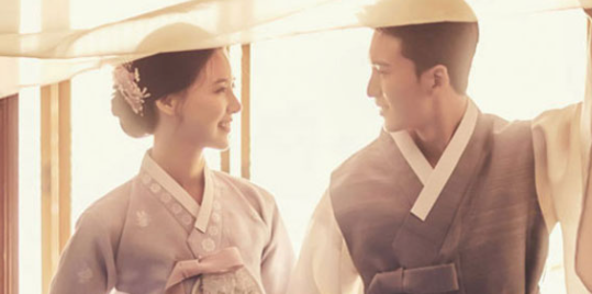 창원 웨딩박람회 행사장 내부 전경 및 참관객 모습