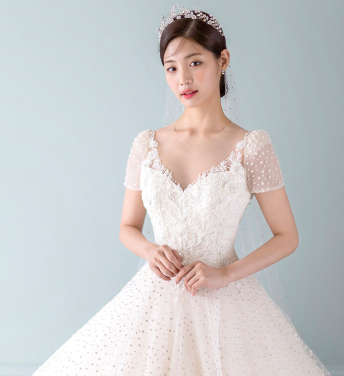 aT센터 서울 대형 웨딩페스티벌 행사장 내부 전경 및 참관객 모습